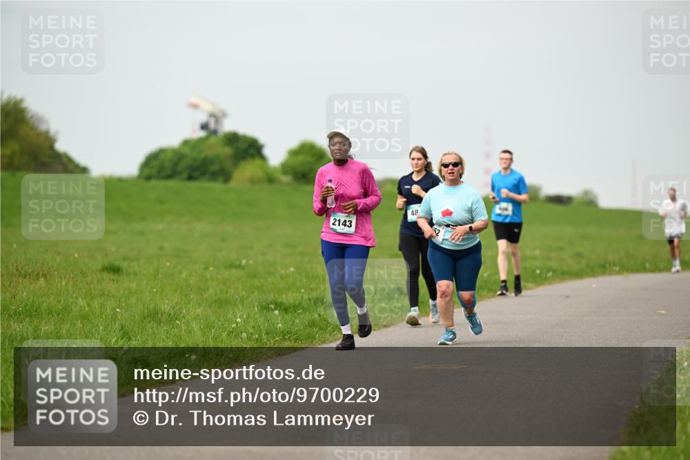10.05.2026 - 8. Wedeler Halbmarathon Dr. Thomas Lammeyer http://msf.ph/oto/9700229 10.05.2026 11:39:16 Laufen 2143 meine-sportfotos.de