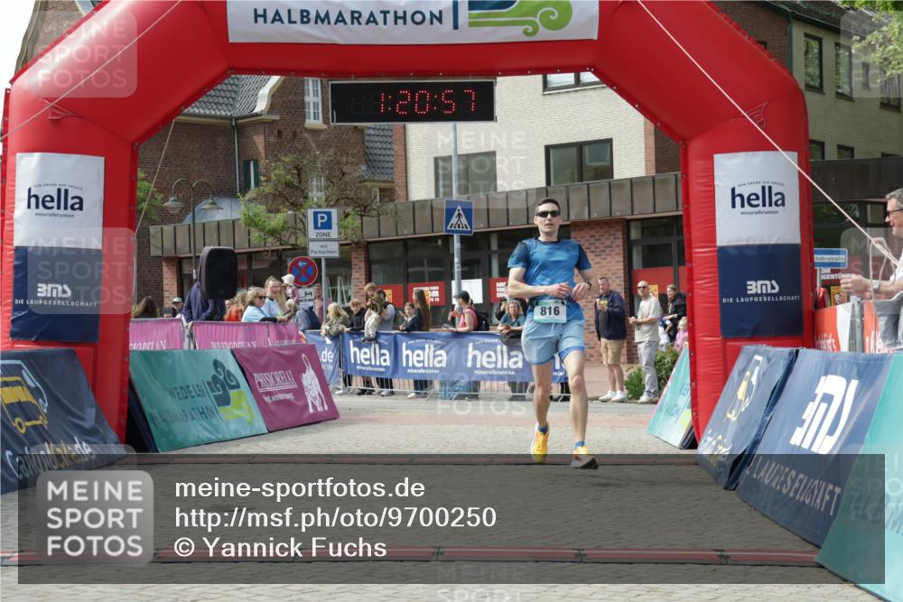 10.05.2026 - 8. Wedeler Halbmarathon Yannick Fuchs http://msf.ph/oto/9700250 10.05.2026 11:20:57 Ziel 816 meine-sportfotos.de