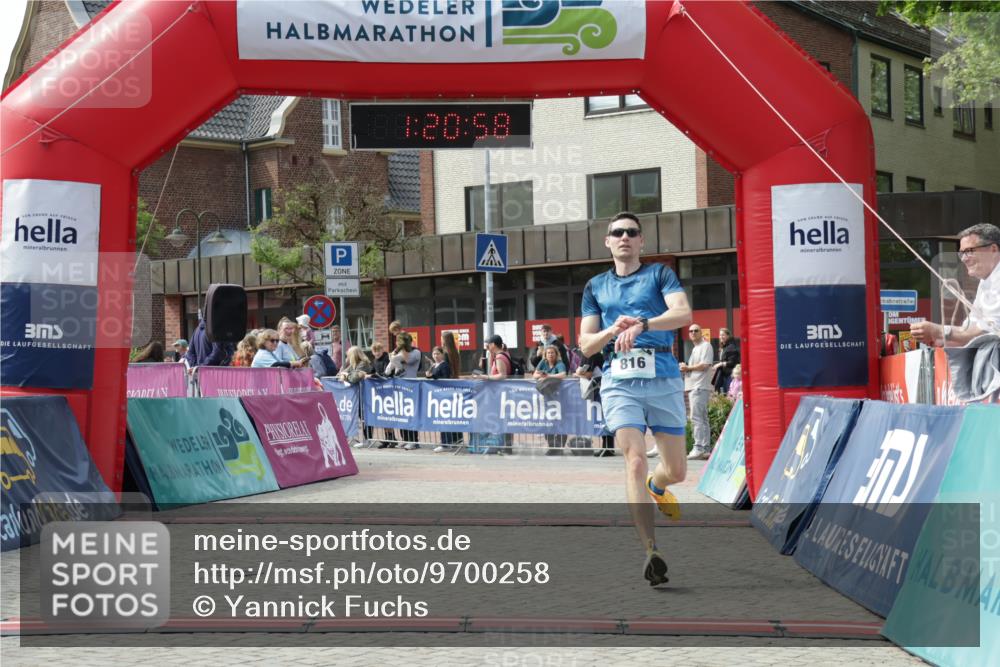 10.05.2026 - 8. Wedeler Halbmarathon Yannick Fuchs http://msf.ph/oto/9700258 10.05.2026 11:20:58 Ziel 816 meine-sportfotos.de