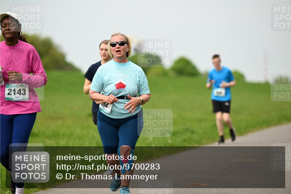 10.05.2026 - 8. Wedeler Halbmarathon Dr. Thomas Lammeyer http://msf.ph/oto/9700283 10.05.2026 11:39:21 Laufen 2143 meine-sportfotos.de