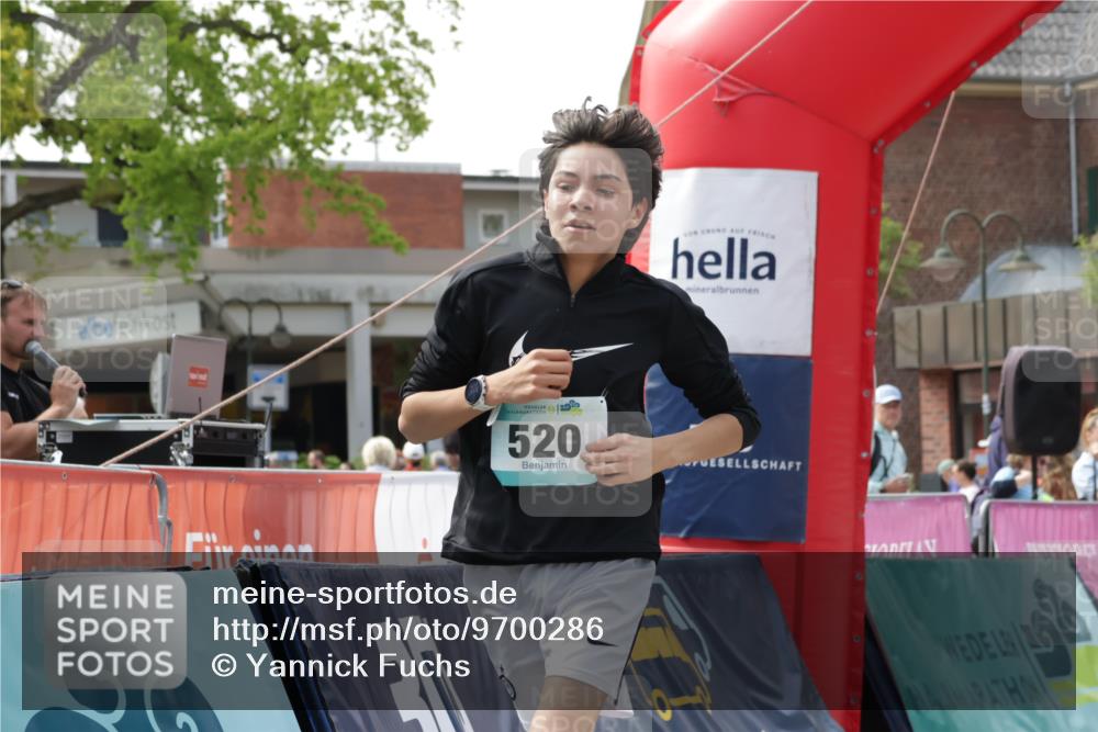 10.05.2026 - 8. Wedeler Halbmarathon Yannick Fuchs http://msf.ph/oto/9700286 10.05.2026 11:21:17 Ziel 520 meine-sportfotos.de