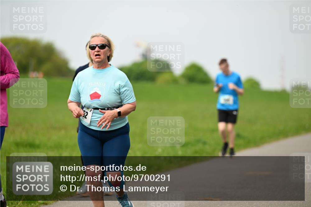 10.05.2026 - 8. Wedeler Halbmarathon Dr. Thomas Lammeyer http://msf.ph/oto/9700291 10.05.2026 11:39:21 Laufen  meine-sportfotos.de