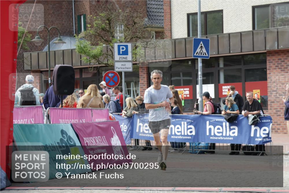 10.05.2026 - 8. Wedeler Halbmarathon Yannick Fuchs http://msf.ph/oto/9700295 10.05.2026 11:21:25 Ziel 339 meine-sportfotos.de