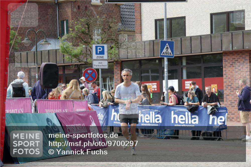 10.05.2026 - 8. Wedeler Halbmarathon Yannick Fuchs http://msf.ph/oto/9700297 10.05.2026 11:21:25 Ziel 339 meine-sportfotos.de
