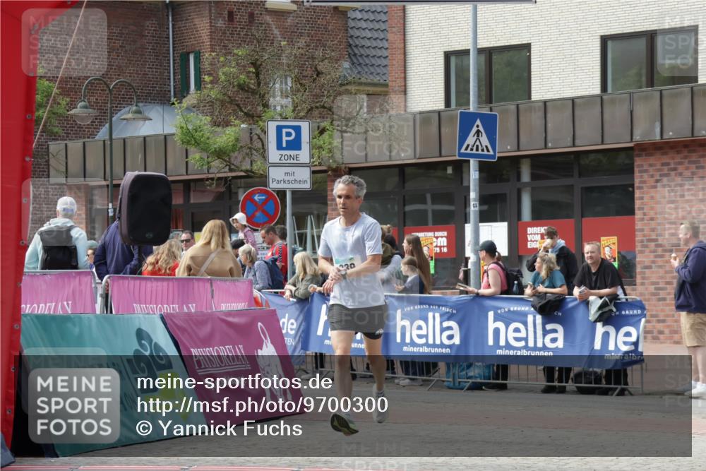 10.05.2026 - 8. Wedeler Halbmarathon Yannick Fuchs http://msf.ph/oto/9700300 10.05.2026 11:21:25 Ziel 339 meine-sportfotos.de