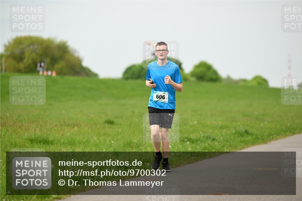 10.05.2026 - 8. Wedeler Halbmarathon Dr. Thomas Lammeyer http://msf.ph/oto/9700302 10.05.2026 11:39:24 Laufen 909 meine-sportfotos.de