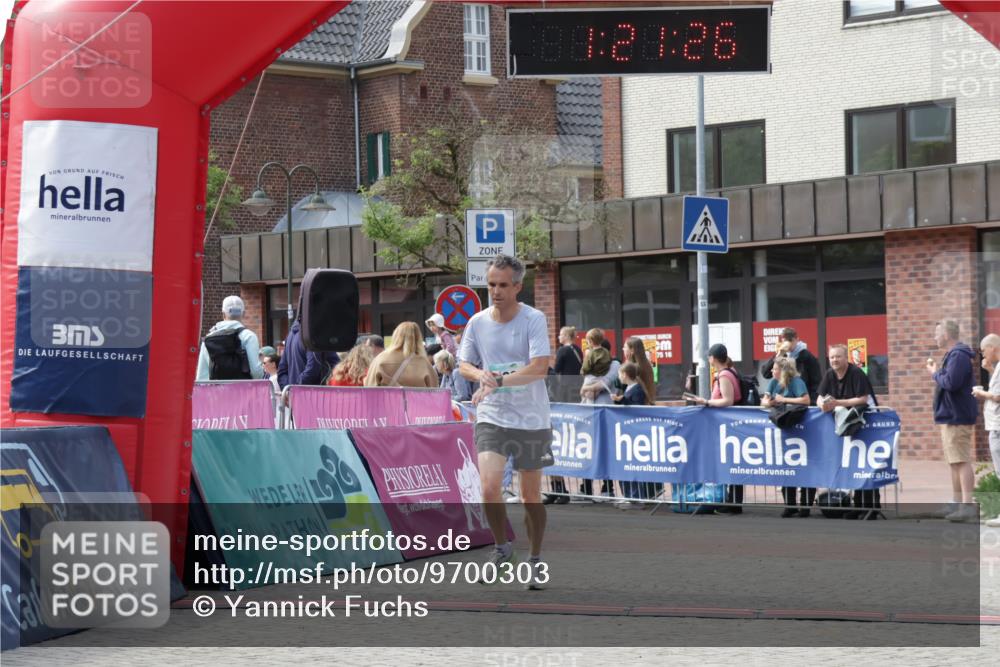 10.05.2026 - 8. Wedeler Halbmarathon Yannick Fuchs http://msf.ph/oto/9700303 10.05.2026 11:21:26 Ziel 339 meine-sportfotos.de