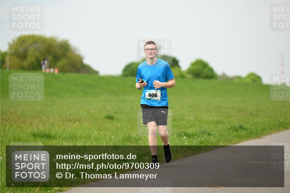 10.05.2026 - 8. Wedeler Halbmarathon Dr. Thomas Lammeyer http://msf.ph/oto/9700309 10.05.2026 11:39:25 Laufen 909 meine-sportfotos.de