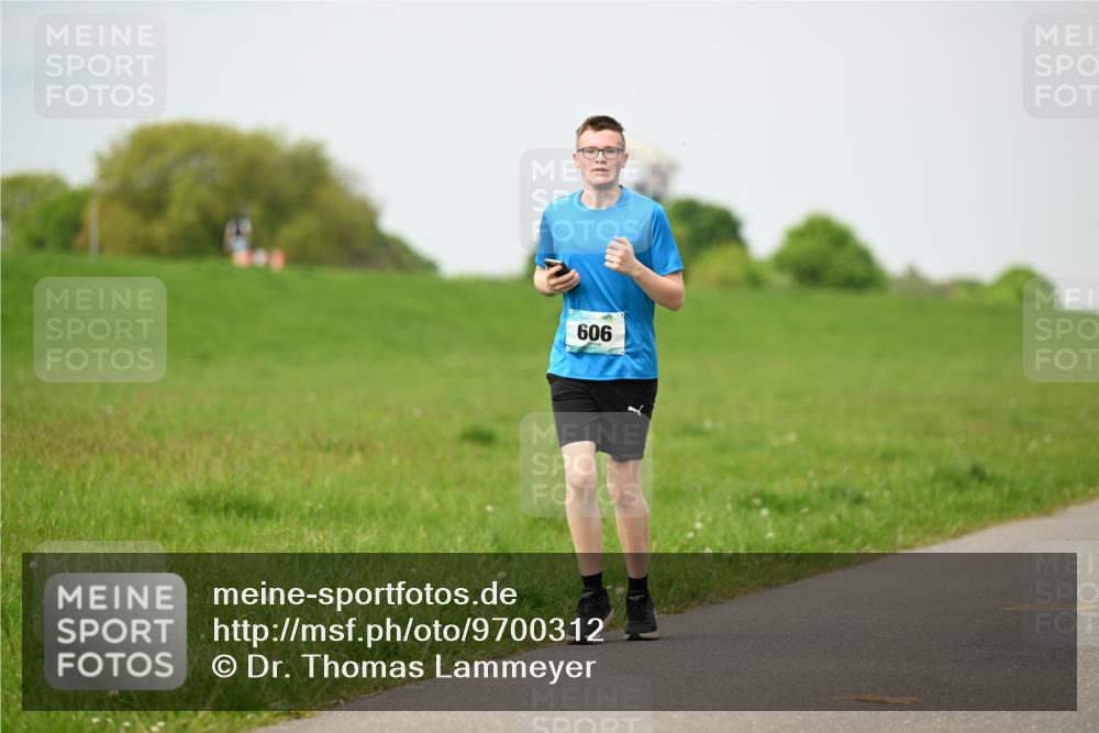10.05.2026 - 8. Wedeler Halbmarathon Dr. Thomas Lammeyer http://msf.ph/oto/9700312 10.05.2026 11:39:25 Laufen 606 meine-sportfotos.de