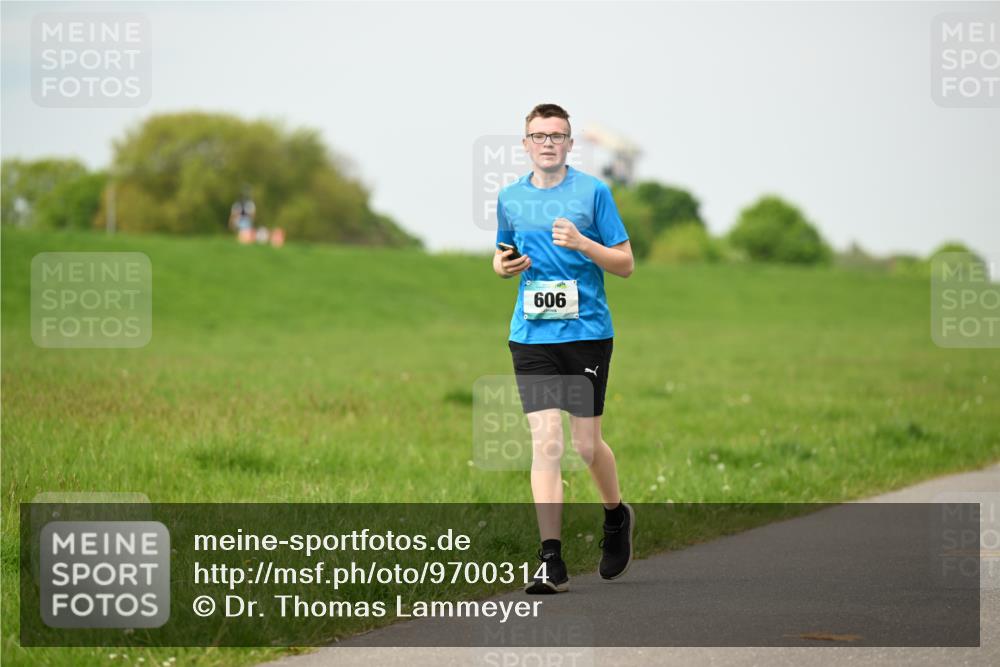 10.05.2026 - 8. Wedeler Halbmarathon Dr. Thomas Lammeyer http://msf.ph/oto/9700314 10.05.2026 11:39:25 Laufen 606 meine-sportfotos.de