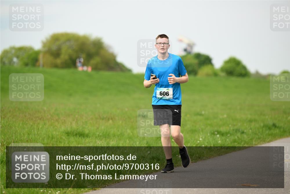 10.05.2026 - 8. Wedeler Halbmarathon Dr. Thomas Lammeyer http://msf.ph/oto/9700316 10.05.2026 11:39:25 Laufen 909 meine-sportfotos.de