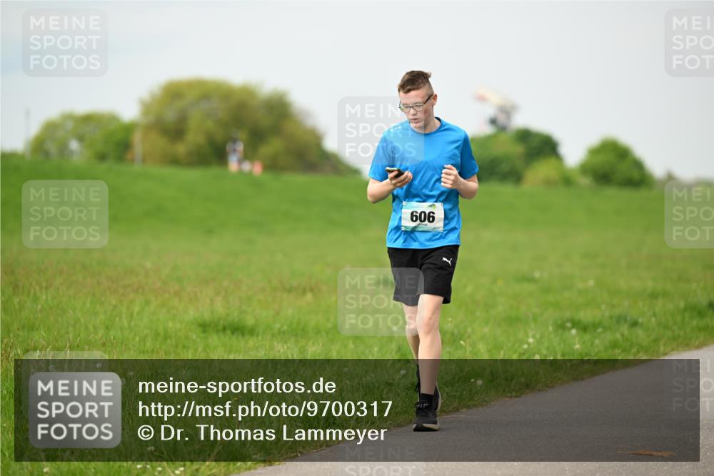 10.05.2026 - 8. Wedeler Halbmarathon Dr. Thomas Lammeyer http://msf.ph/oto/9700317 10.05.2026 11:39:26 Laufen 606 meine-sportfotos.de