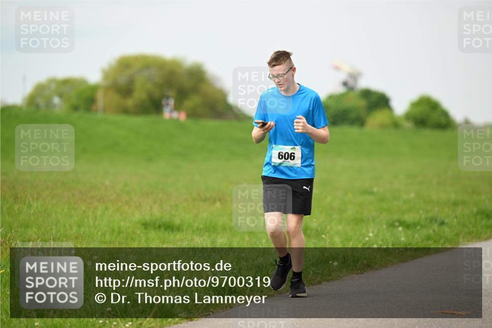 10.05.2026 - 8. Wedeler Halbmarathon Dr. Thomas Lammeyer http://msf.ph/oto/9700319 10.05.2026 11:39:26 Laufen 606 meine-sportfotos.de