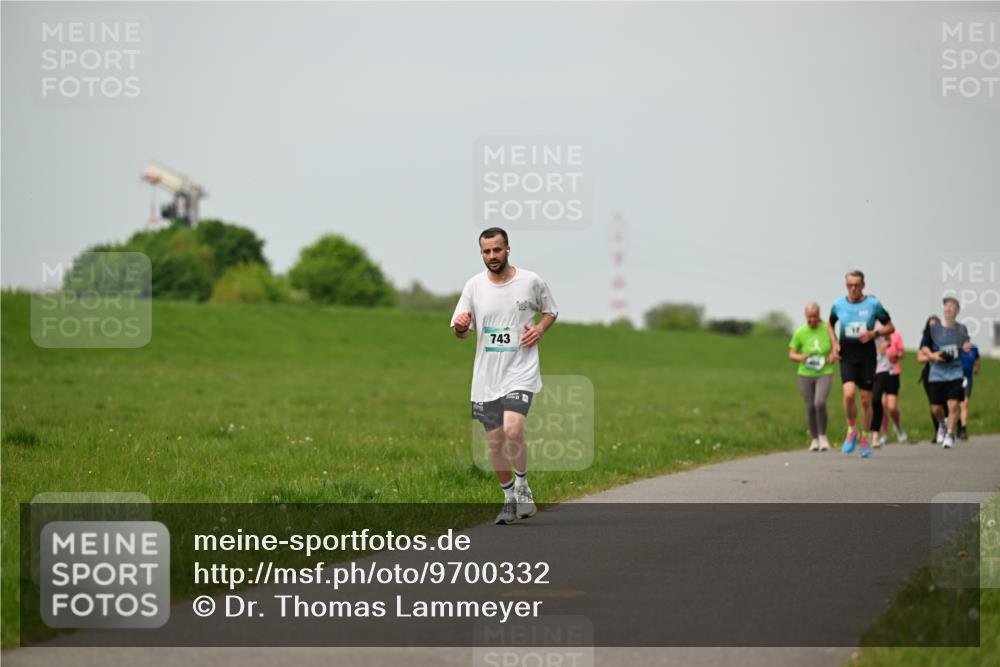 10.05.2026 - 8. Wedeler Halbmarathon Dr. Thomas Lammeyer http://msf.ph/oto/9700332 10.05.2026 11:39:29 Laufen 743 meine-sportfotos.de