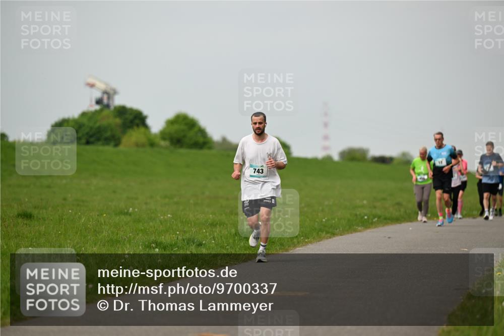 10.05.2026 - 8. Wedeler Halbmarathon Dr. Thomas Lammeyer http://msf.ph/oto/9700337 10.05.2026 11:39:29 Laufen 743 meine-sportfotos.de