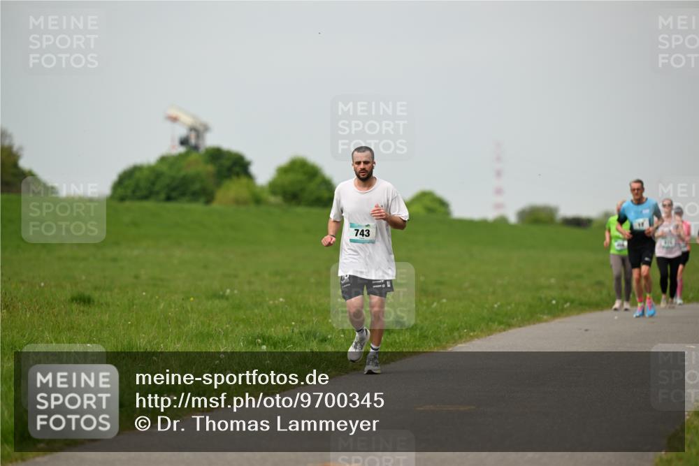 10.05.2026 - 8. Wedeler Halbmarathon Dr. Thomas Lammeyer http://msf.ph/oto/9700345 10.05.2026 11:39:30 Laufen 743 meine-sportfotos.de