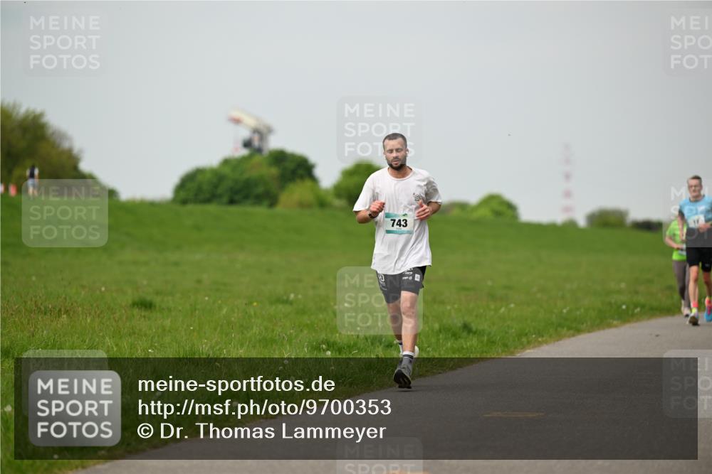 10.05.2026 - 8. Wedeler Halbmarathon Dr. Thomas Lammeyer http://msf.ph/oto/9700353 10.05.2026 11:39:31 Laufen 743 meine-sportfotos.de