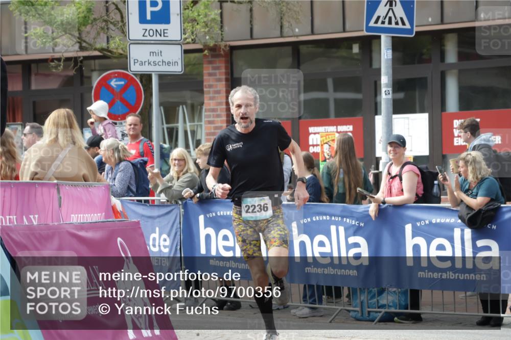 10.05.2026 - 8. Wedeler Halbmarathon Yannick Fuchs http://msf.ph/oto/9700356 10.05.2026 11:21:46 Ziel 828, 837, 2236 meine-sportfotos.de