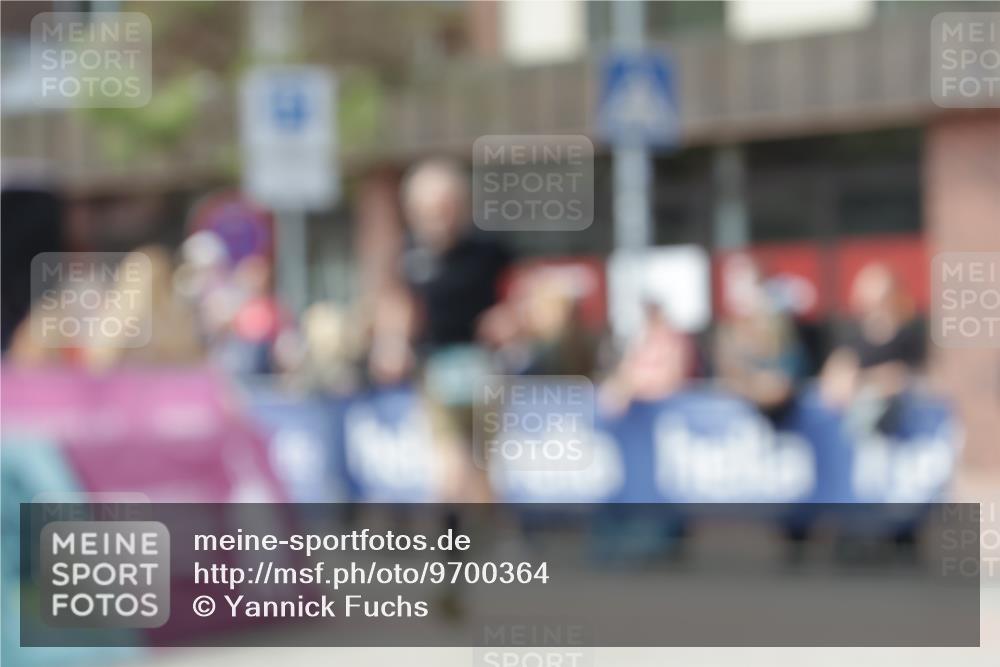 10.05.2026 - 8. Wedeler Halbmarathon Yannick Fuchs http://msf.ph/oto/9700364 10.05.2026 11:21:46 Ziel 828, 837, 2236 meine-sportfotos.de