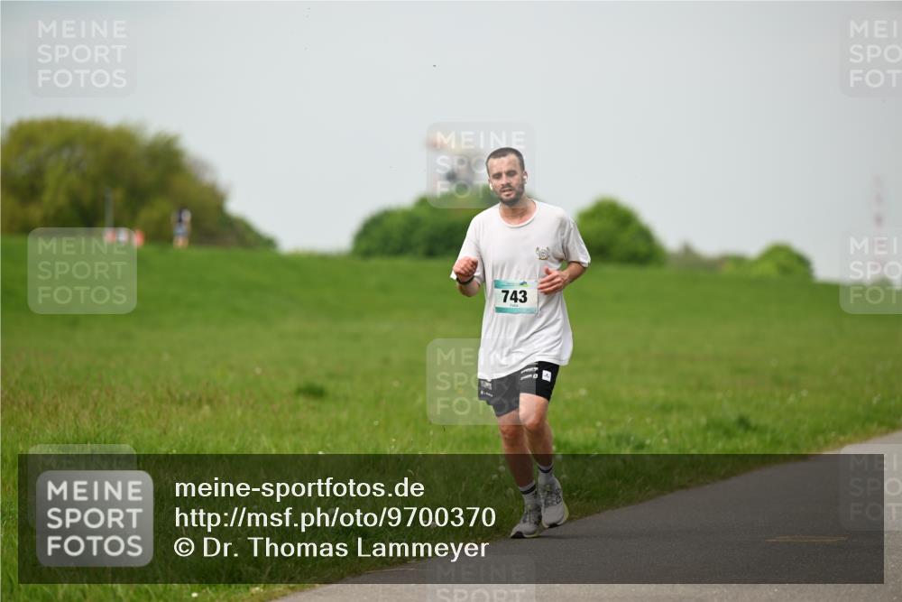 10.05.2026 - 8. Wedeler Halbmarathon Dr. Thomas Lammeyer http://msf.ph/oto/9700370 10.05.2026 11:39:32 Laufen 743 meine-sportfotos.de