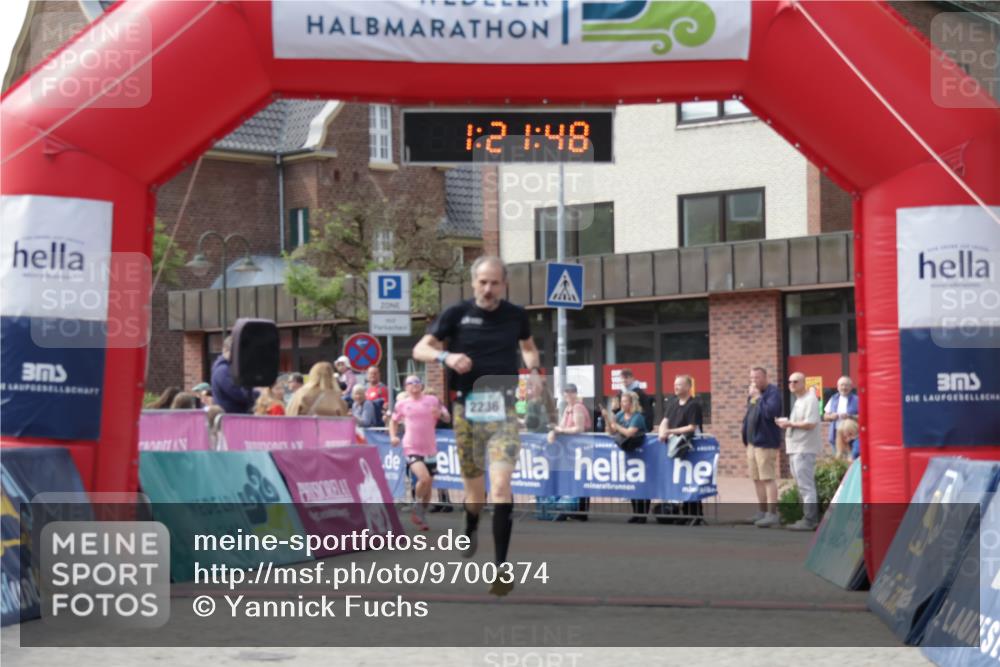 10.05.2026 - 8. Wedeler Halbmarathon Yannick Fuchs http://msf.ph/oto/9700374 10.05.2026 11:21:47 Ziel 828, 837, 2236 meine-sportfotos.de