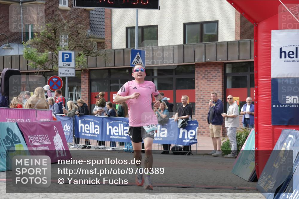 10.05.2026 - 8. Wedeler Halbmarathon Yannick Fuchs http://msf.ph/oto/9700389 10.05.2026 11:21:50 Ziel 828, 2236 meine-sportfotos.de