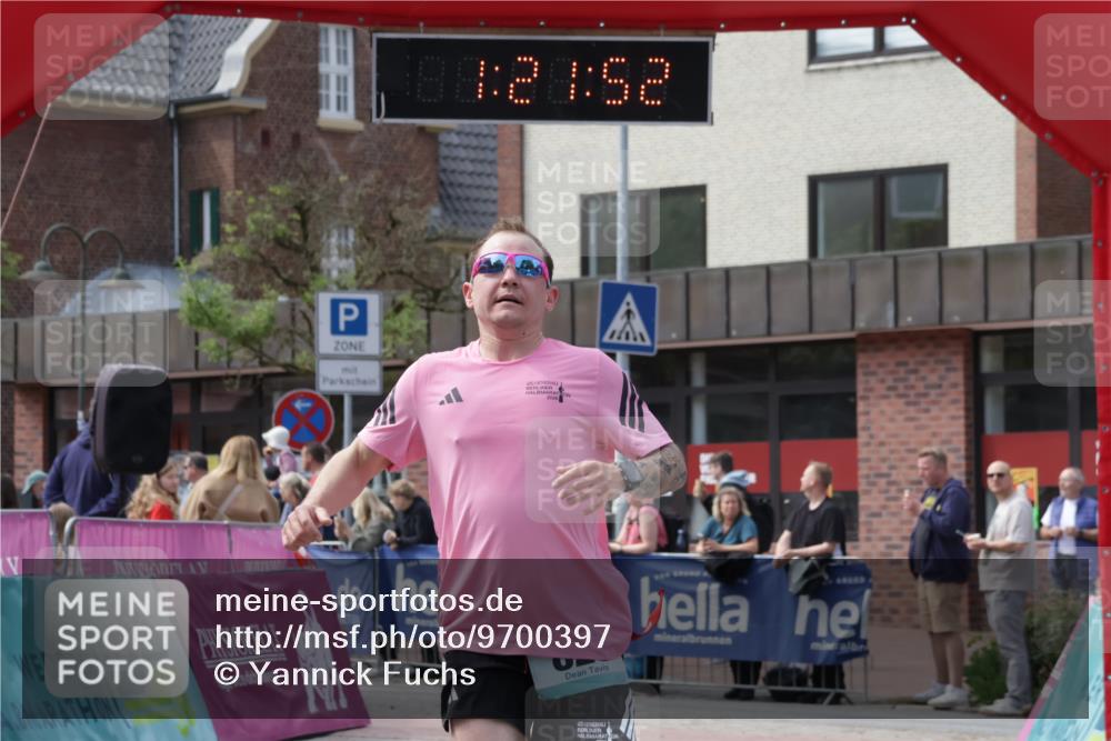 10.05.2026 - 8. Wedeler Halbmarathon Yannick Fuchs http://msf.ph/oto/9700397 10.05.2026 11:21:51 Ziel 828, 2236 meine-sportfotos.de