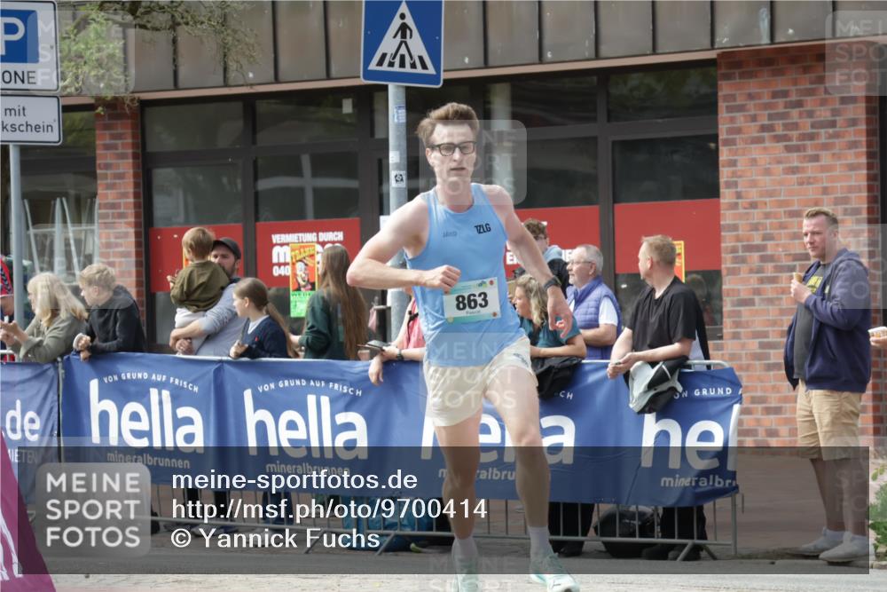 10.05.2026 - 8. Wedeler Halbmarathon Yannick Fuchs http://msf.ph/oto/9700414 10.05.2026 11:21:58 Ziel 863 meine-sportfotos.de