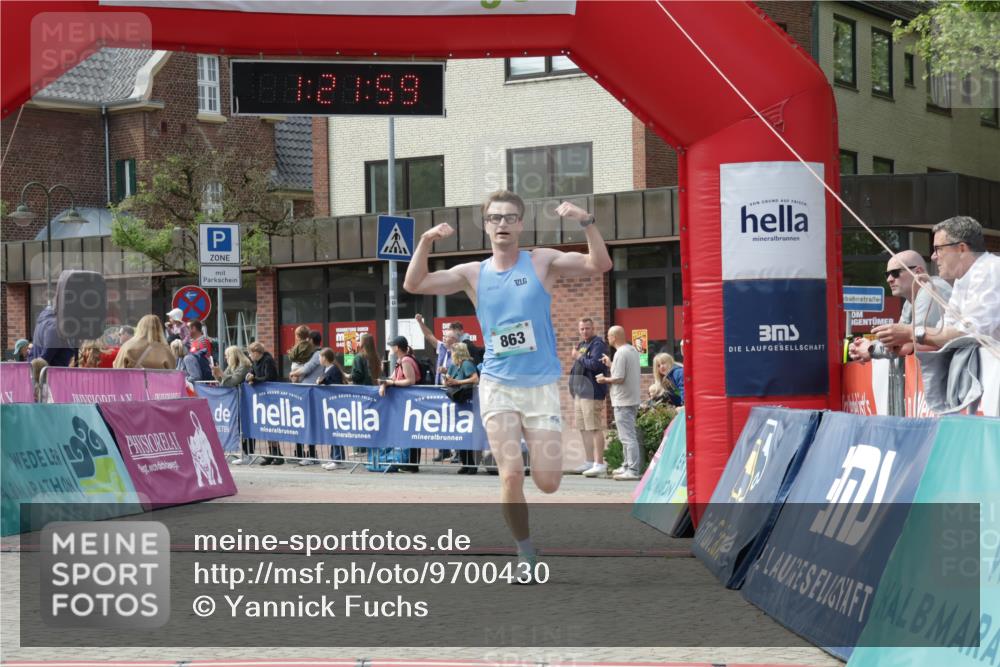 10.05.2026 - 8. Wedeler Halbmarathon Yannick Fuchs http://msf.ph/oto/9700430 10.05.2026 11:21:59 Ziel 863 meine-sportfotos.de