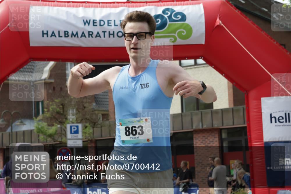 10.05.2026 - 8. Wedeler Halbmarathon Yannick Fuchs http://msf.ph/oto/9700442 10.05.2026 11:22:00 Ziel 863 meine-sportfotos.de