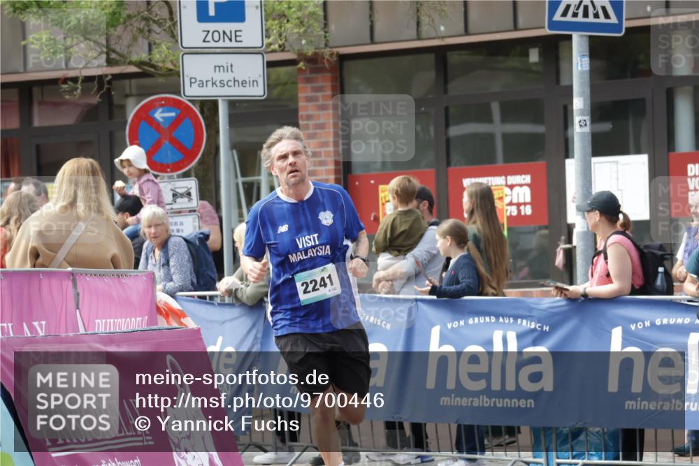 10.05.2026 - 8. Wedeler Halbmarathon Yannick Fuchs http://msf.ph/oto/9700446 10.05.2026 11:22:09 Ziel 2241 meine-sportfotos.de