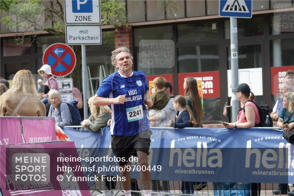 10.05.2026 - 8. Wedeler Halbmarathon Yannick Fuchs http://msf.ph/oto/9700449 10.05.2026 11:22:10 Ziel 2241 meine-sportfotos.de