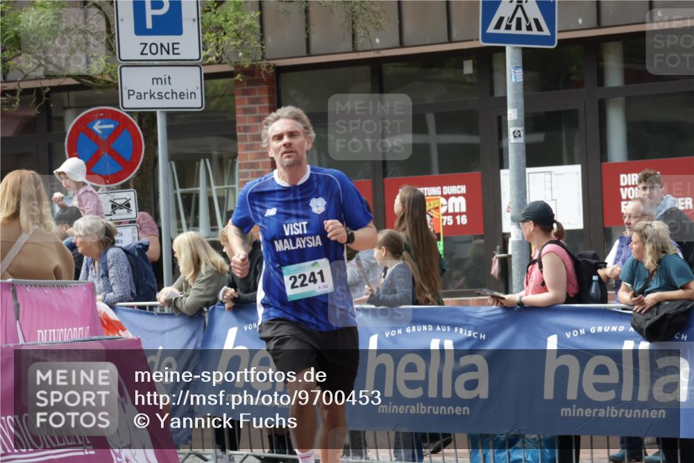 10.05.2026 - 8. Wedeler Halbmarathon Yannick Fuchs http://msf.ph/oto/9700453 10.05.2026 11:22:10 Ziel 2241 meine-sportfotos.de