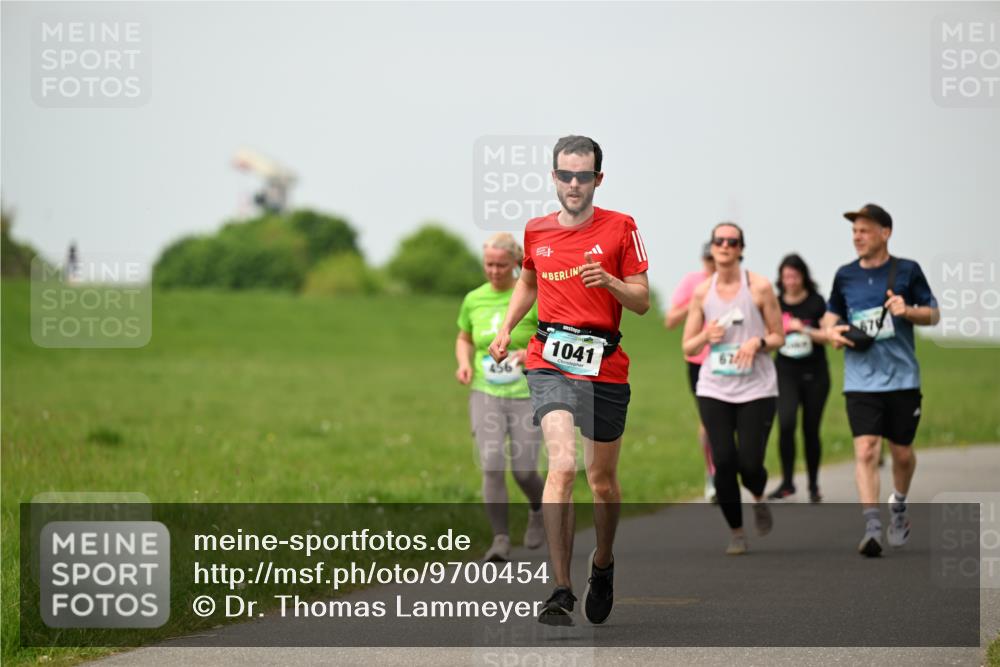 10.05.2026 - 8. Wedeler Halbmarathon Dr. Thomas Lammeyer http://msf.ph/oto/9700454 10.05.2026 11:39:43 Laufen 1041 meine-sportfotos.de