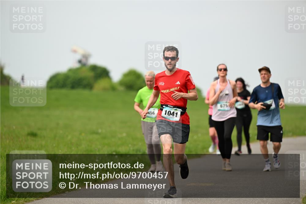 10.05.2026 - 8. Wedeler Halbmarathon Dr. Thomas Lammeyer http://msf.ph/oto/9700457 10.05.2026 11:39:43 Laufen 1041, 675 meine-sportfotos.de
