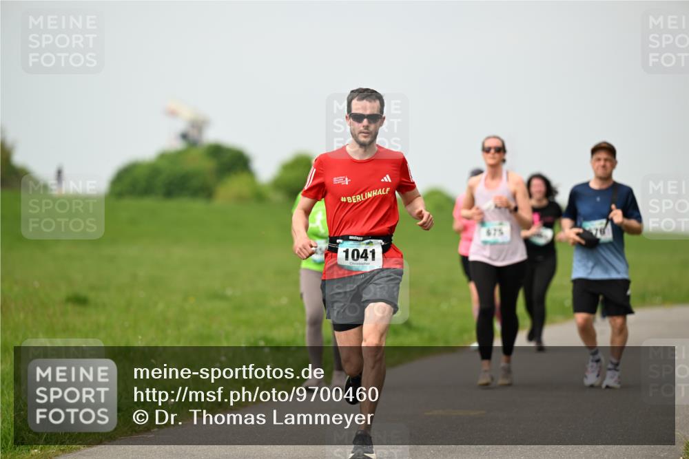 10.05.2026 - 8. Wedeler Halbmarathon Dr. Thomas Lammeyer http://msf.ph/oto/9700460 10.05.2026 11:39:43 Laufen 1041, 675 meine-sportfotos.de