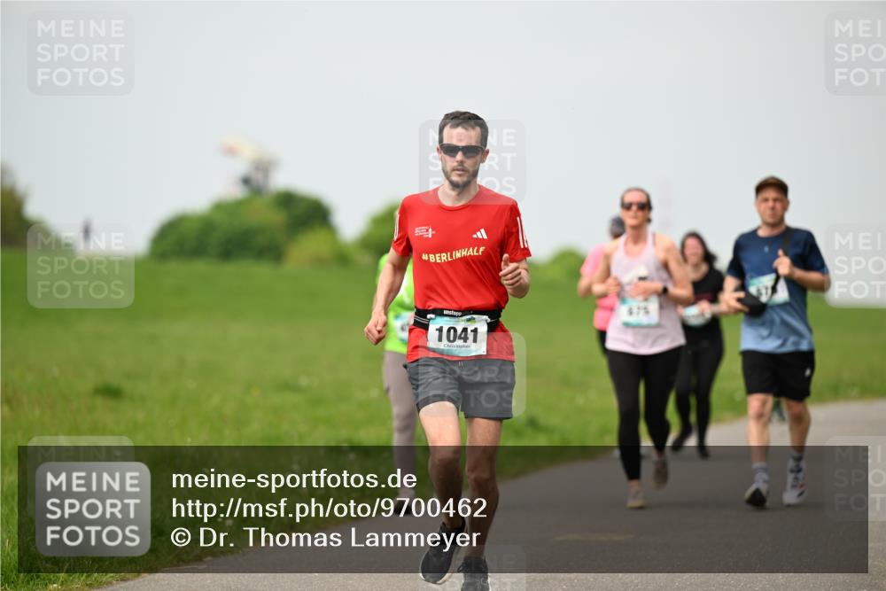 10.05.2026 - 8. Wedeler Halbmarathon Dr. Thomas Lammeyer http://msf.ph/oto/9700462 10.05.2026 11:39:43 Laufen 1041 meine-sportfotos.de