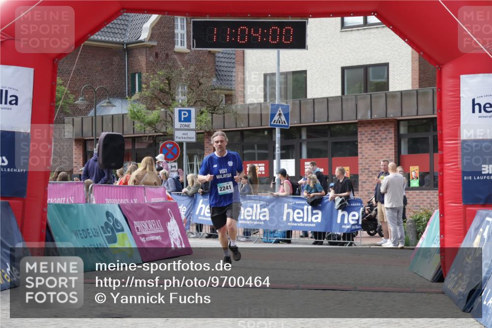 10.05.2026 - 8. Wedeler Halbmarathon Yannick Fuchs http://msf.ph/oto/9700464 10.05.2026 11:22:11 Ziel 2241 meine-sportfotos.de