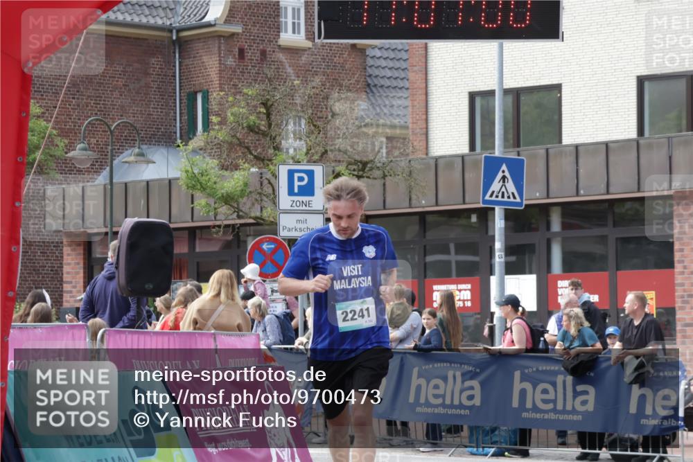 10.05.2026 - 8. Wedeler Halbmarathon Yannick Fuchs http://msf.ph/oto/9700473 10.05.2026 11:22:12 Ziel 2241 meine-sportfotos.de