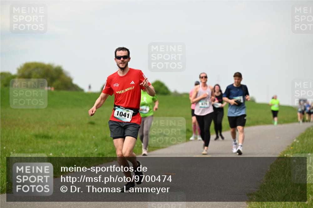 10.05.2026 - 8. Wedeler Halbmarathon Dr. Thomas Lammeyer http://msf.ph/oto/9700474 10.05.2026 11:39:44 Laufen 1041 meine-sportfotos.de