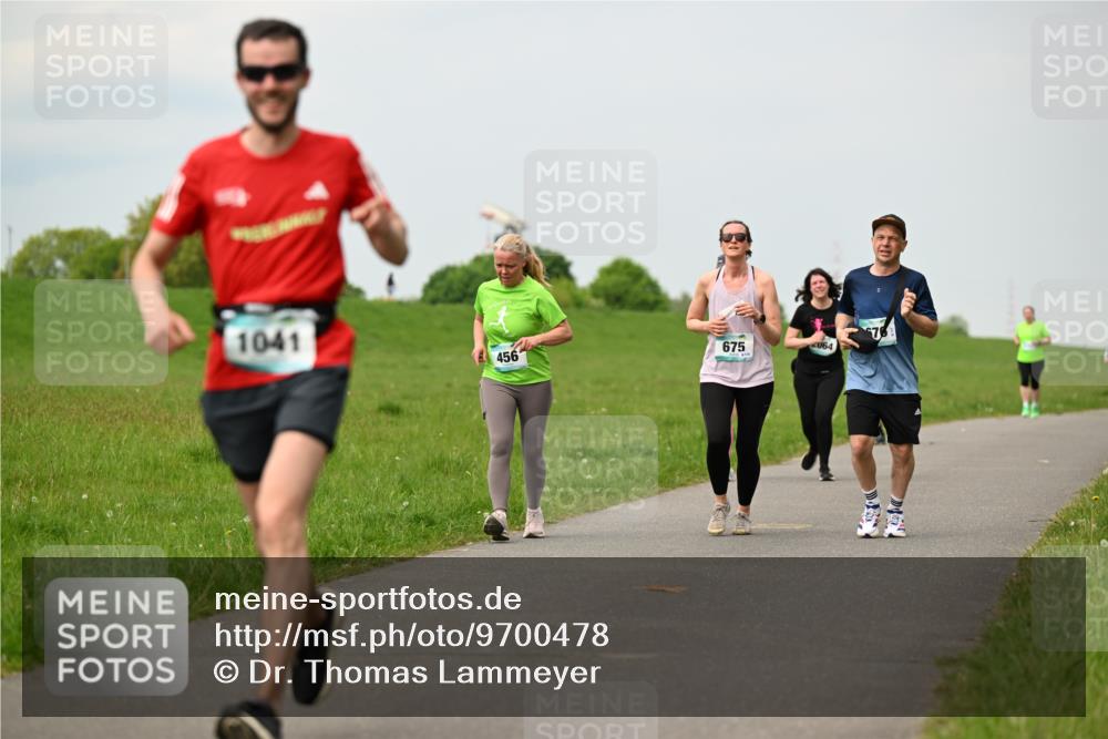 10.05.2026 - 8. Wedeler Halbmarathon Dr. Thomas Lammeyer http://msf.ph/oto/9700478 10.05.2026 11:39:45 Laufen 1041, 675, 456, 064 meine-sportfotos.de