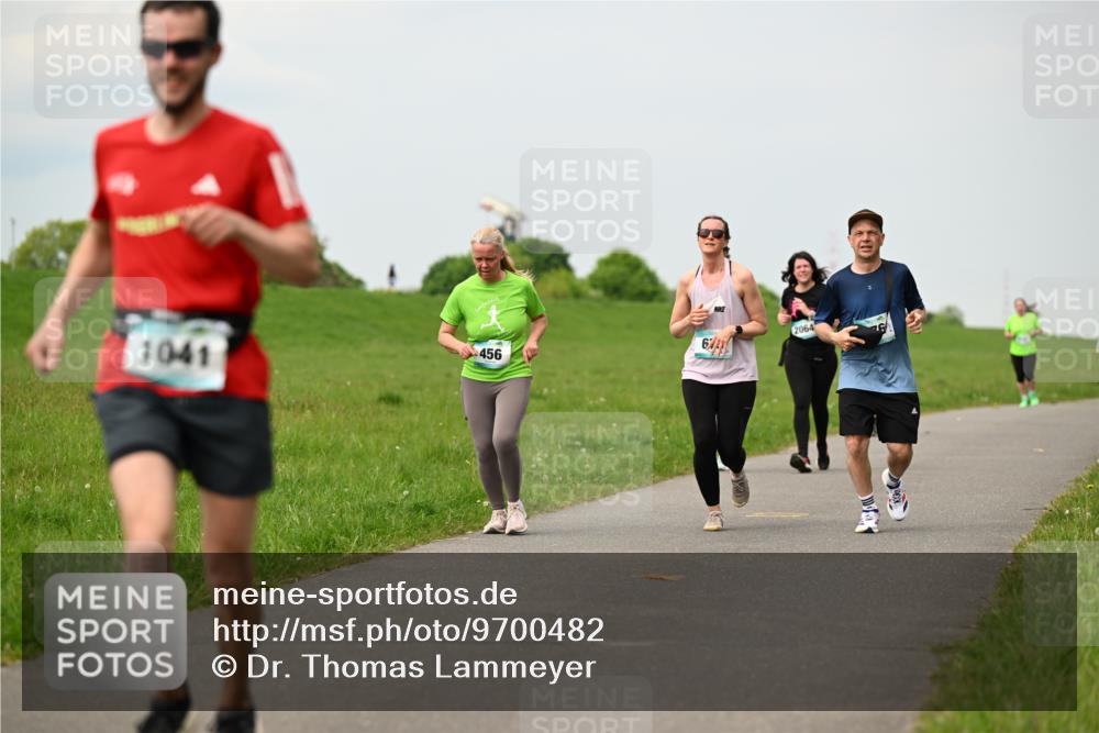 10.05.2026 - 8. Wedeler Halbmarathon Dr. Thomas Lammeyer http://msf.ph/oto/9700482 10.05.2026 11:39:46 Laufen 1041, 456, 674, 2064 meine-sportfotos.de