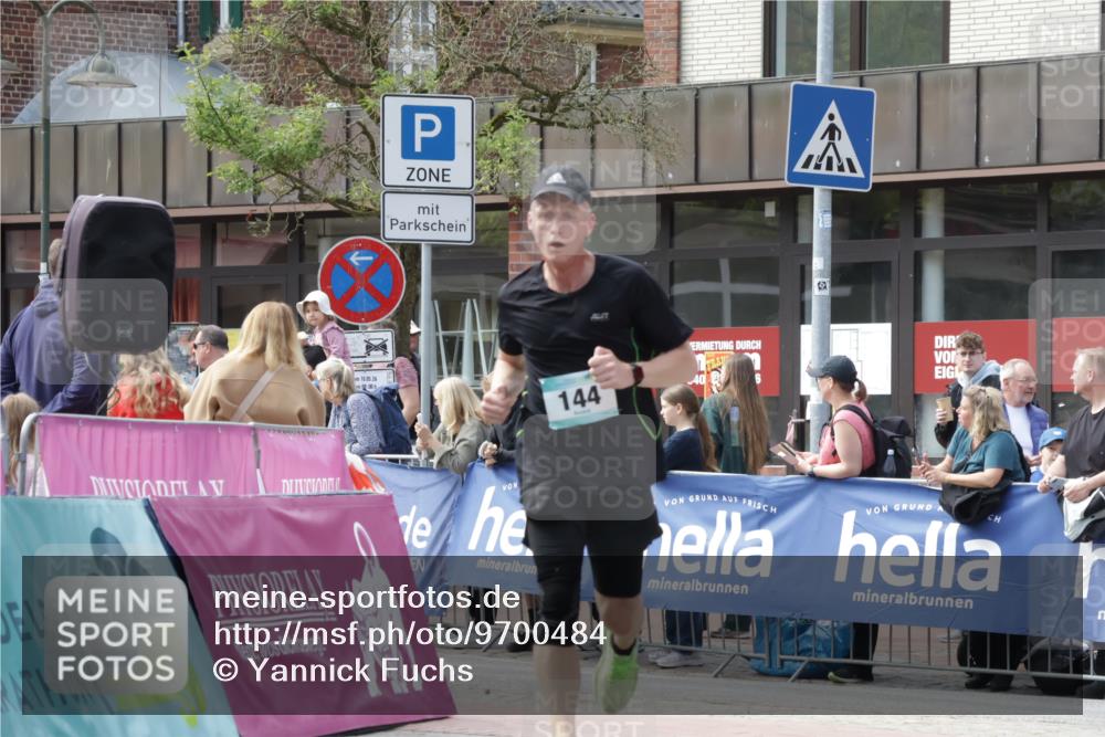 10.05.2026 - 8. Wedeler Halbmarathon Yannick Fuchs http://msf.ph/oto/9700484 10.05.2026 11:22:19 Ziel 144 meine-sportfotos.de