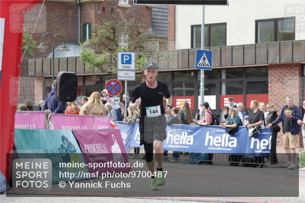 10.05.2026 - 8. Wedeler Halbmarathon Yannick Fuchs http://msf.ph/oto/9700487 10.05.2026 11:22:19 Ziel 144 meine-sportfotos.de