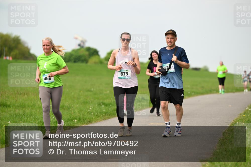 10.05.2026 - 8. Wedeler Halbmarathon Dr. Thomas Lammeyer http://msf.ph/oto/9700492 10.05.2026 11:39:47 Laufen 456, 675, 135, 676 meine-sportfotos.de