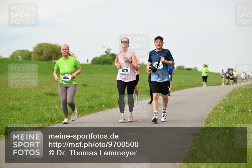10.05.2026 - 8. Wedeler Halbmarathon Dr. Thomas Lammeyer http://msf.ph/oto/9700500 10.05.2026 11:39:48 Laufen 675, 456 meine-sportfotos.de