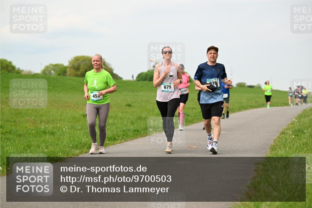 10.05.2026 - 8. Wedeler Halbmarathon Dr. Thomas Lammeyer http://msf.ph/oto/9700503 10.05.2026 11:39:48 Laufen 455, 675, 2109, 676 meine-sportfotos.de