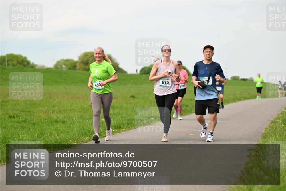 10.05.2026 - 8. Wedeler Halbmarathon Dr. Thomas Lammeyer http://msf.ph/oto/9700507 10.05.2026 11:39:48 Laufen 675, 8135, 2109 meine-sportfotos.de