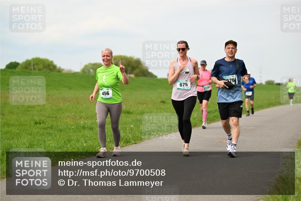 10.05.2026 - 8. Wedeler Halbmarathon Dr. Thomas Lammeyer http://msf.ph/oto/9700508 10.05.2026 11:39:49 Laufen 456, 675, 8135, 2109 meine-sportfotos.de