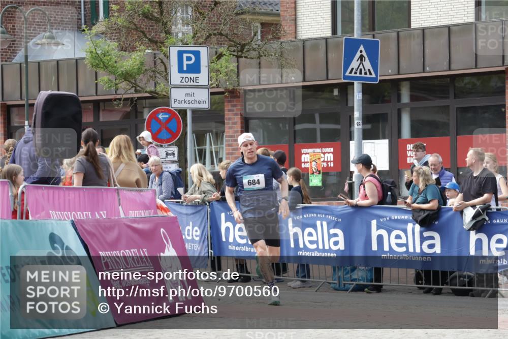 10.05.2026 - 8. Wedeler Halbmarathon Yannick Fuchs http://msf.ph/oto/9700560 10.05.2026 11:22:42 Ziel 552, 684, 2080 meine-sportfotos.de